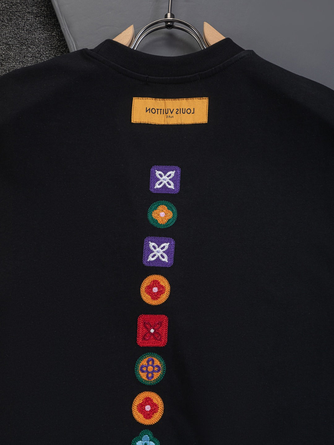 Four leaf clover embroidered round neck T-shirt
