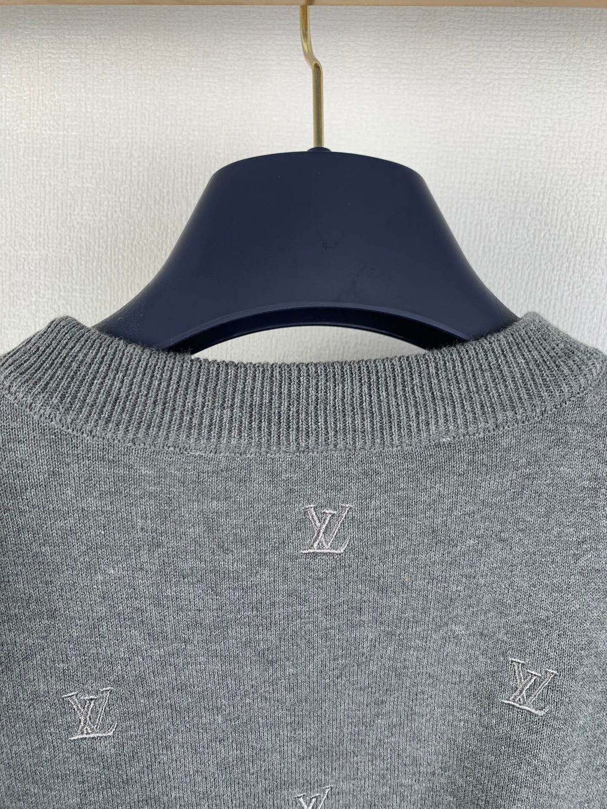 Small letter embroidered woolen short sleeved shirt