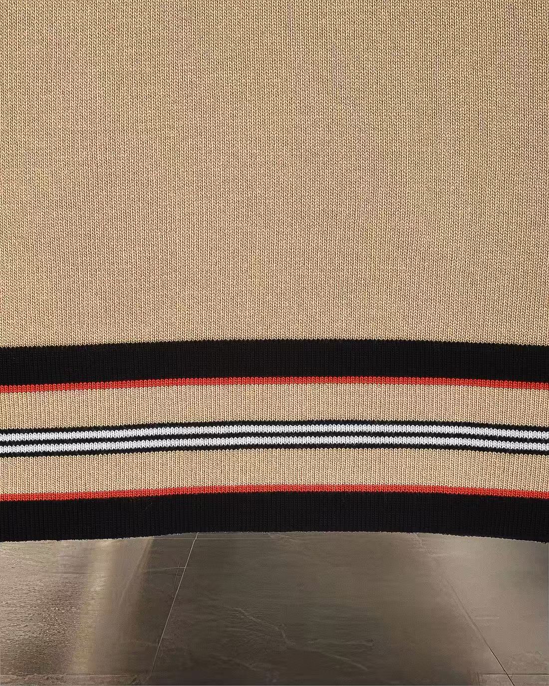 New striped knitted casual short sleeved T-shirt