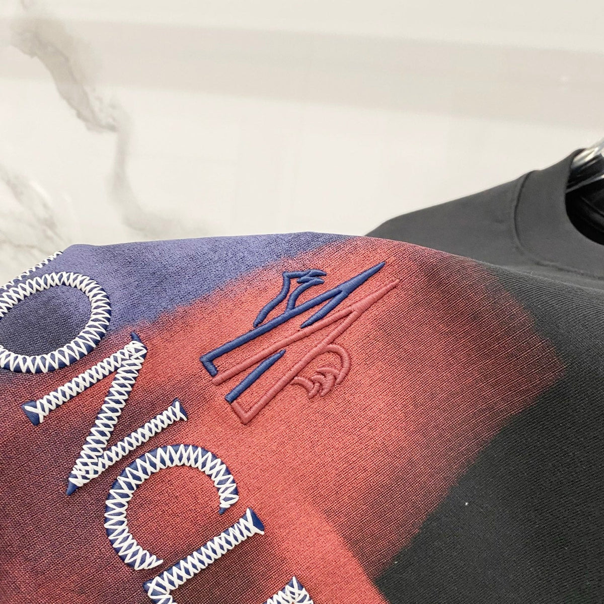 3D color blocked embroidery 🪡 Letter LOGO Phantom Spray Printed T-shirt