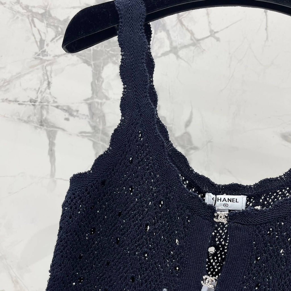 Minimalist Wave-Edge Cut-Out Vest