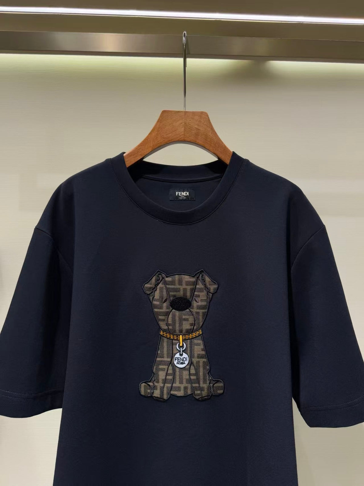 Hot selling embroidered short sleeved T-shirt