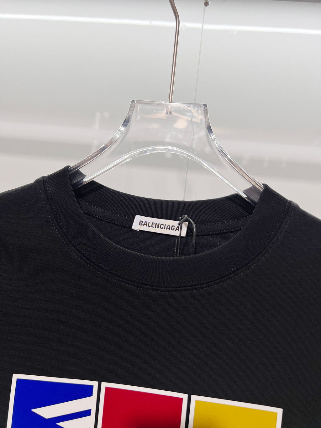 Color blocked striped offset printed letter round neck T-shirt