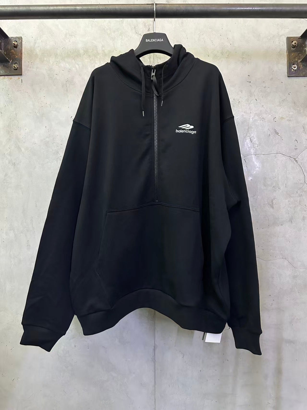 Embroidered hooded sweatshirt