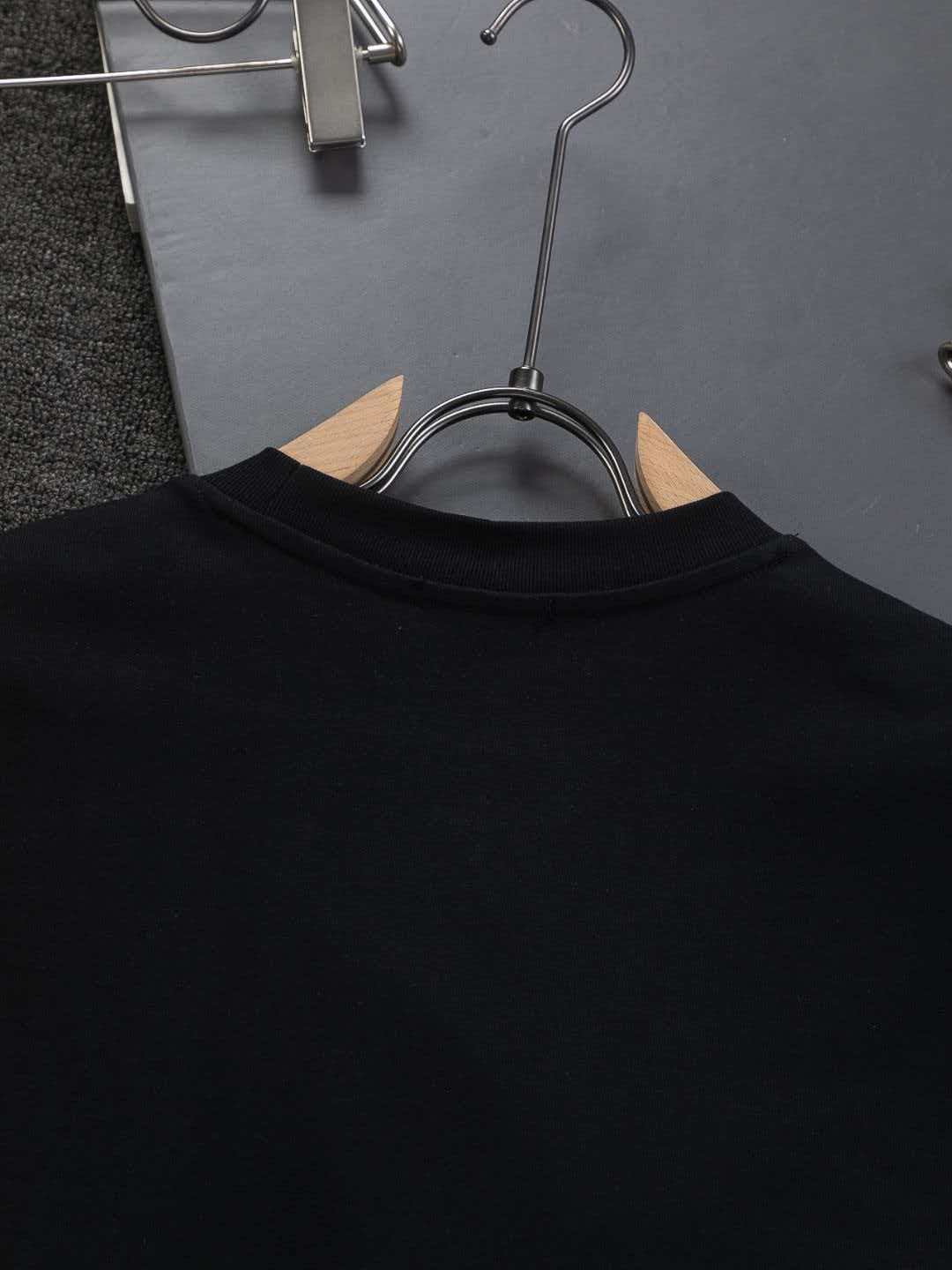 Multi element micro chapter letters 🪡 Embroidered logo pattern, heavy craftsmanship, unisex short sleeved t-shirt