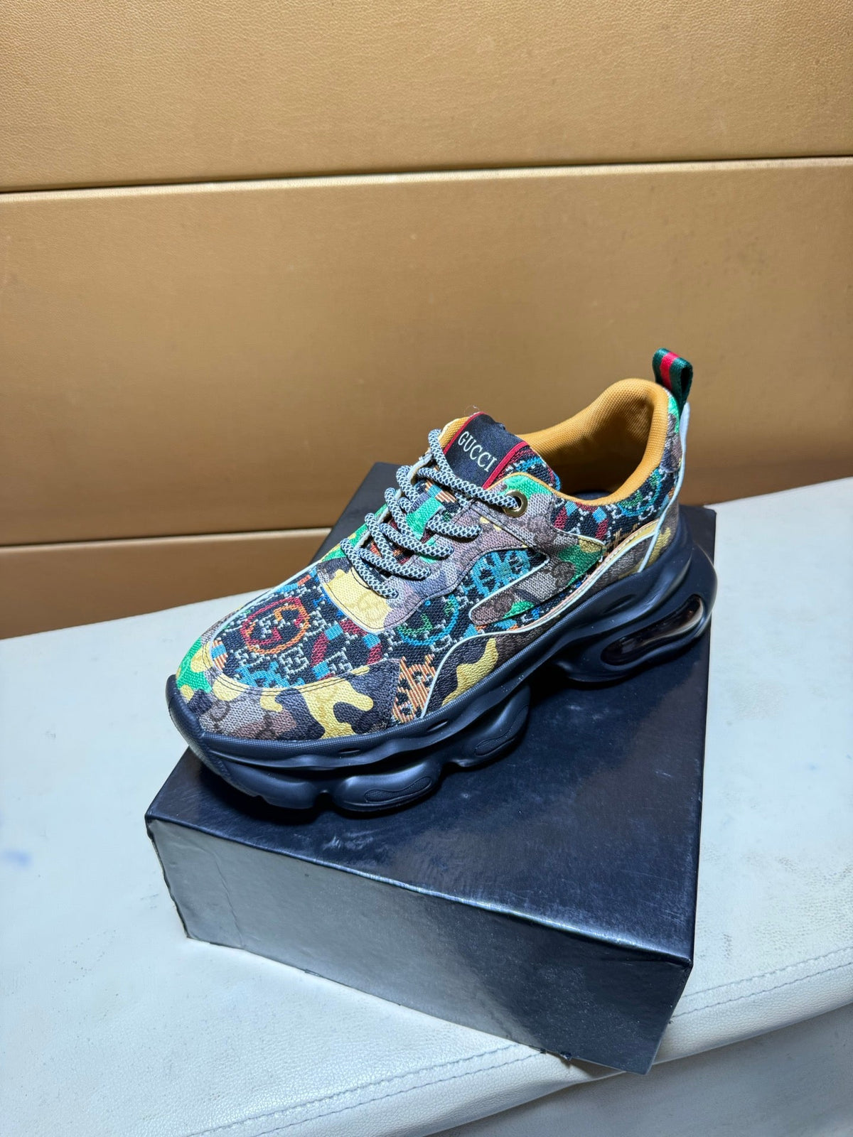 Unique modern style sports shoes