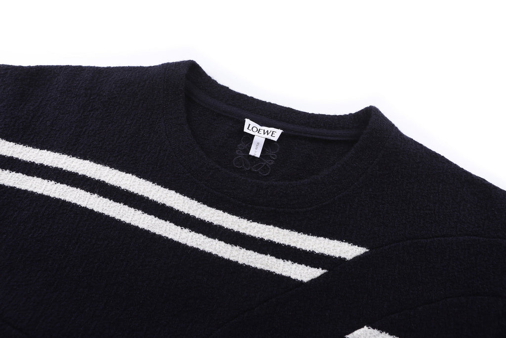 Lightweight textured wool round neck embroidered T-shirt