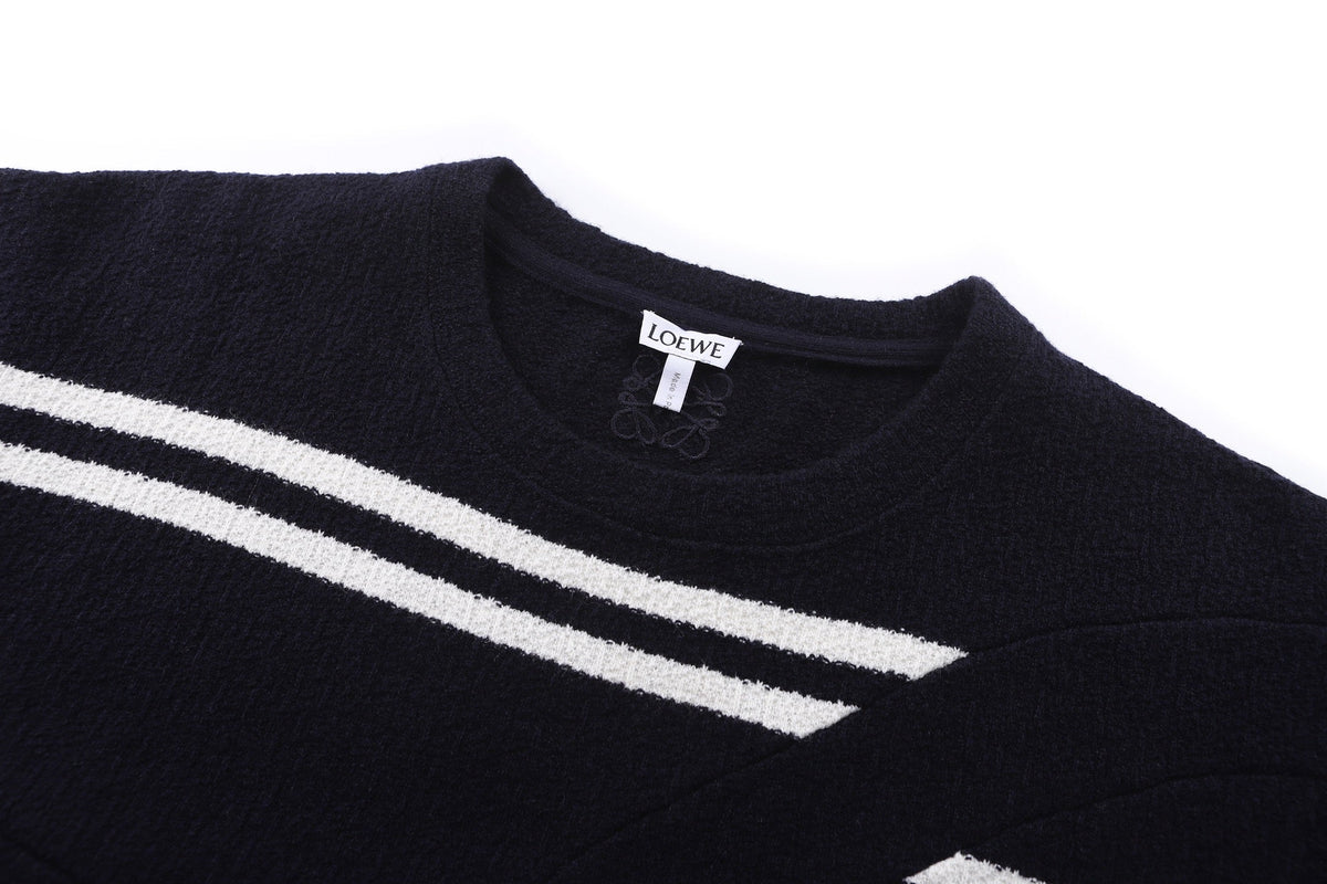 Lightweight textured wool round neck embroidered T-shirt