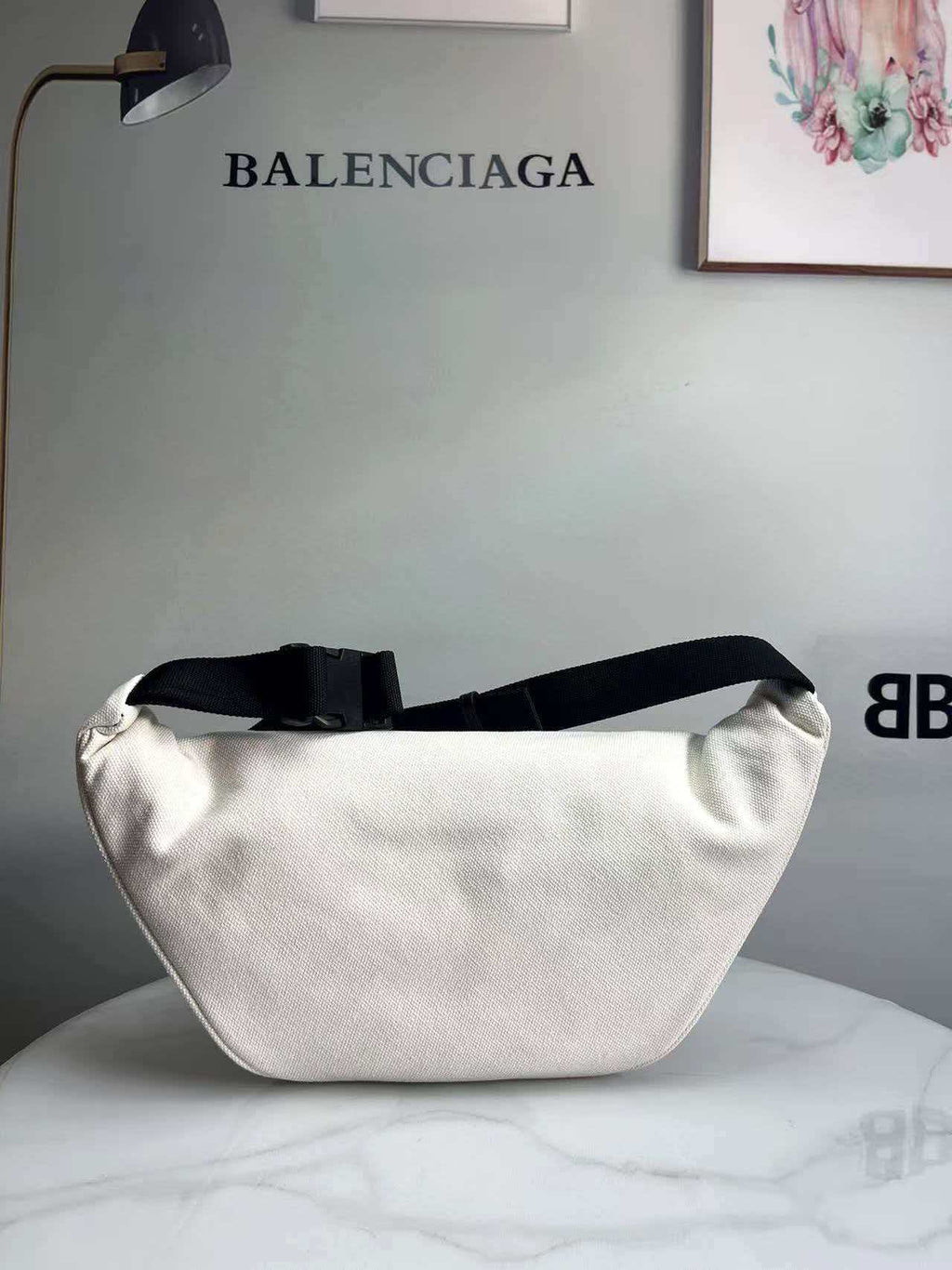 Canvas chest bag waist bag is simple and lightweight