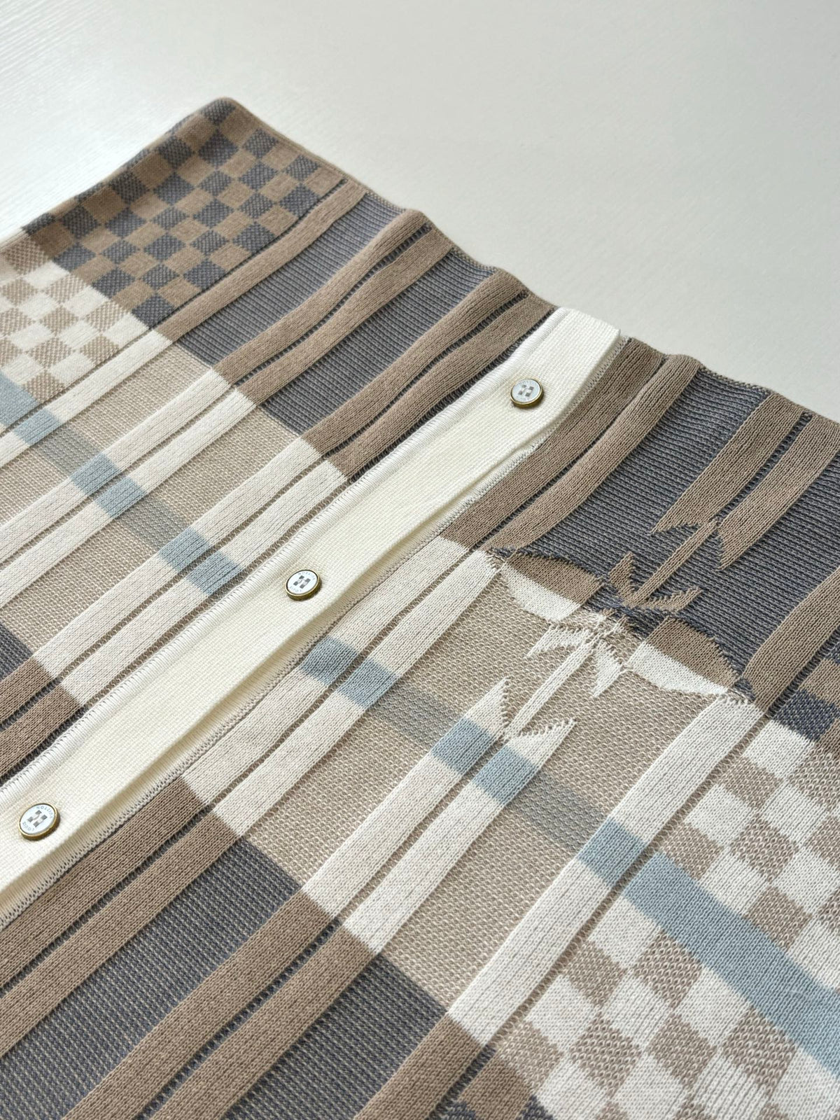 Plaid jacquard knitted short sleeved shirt
