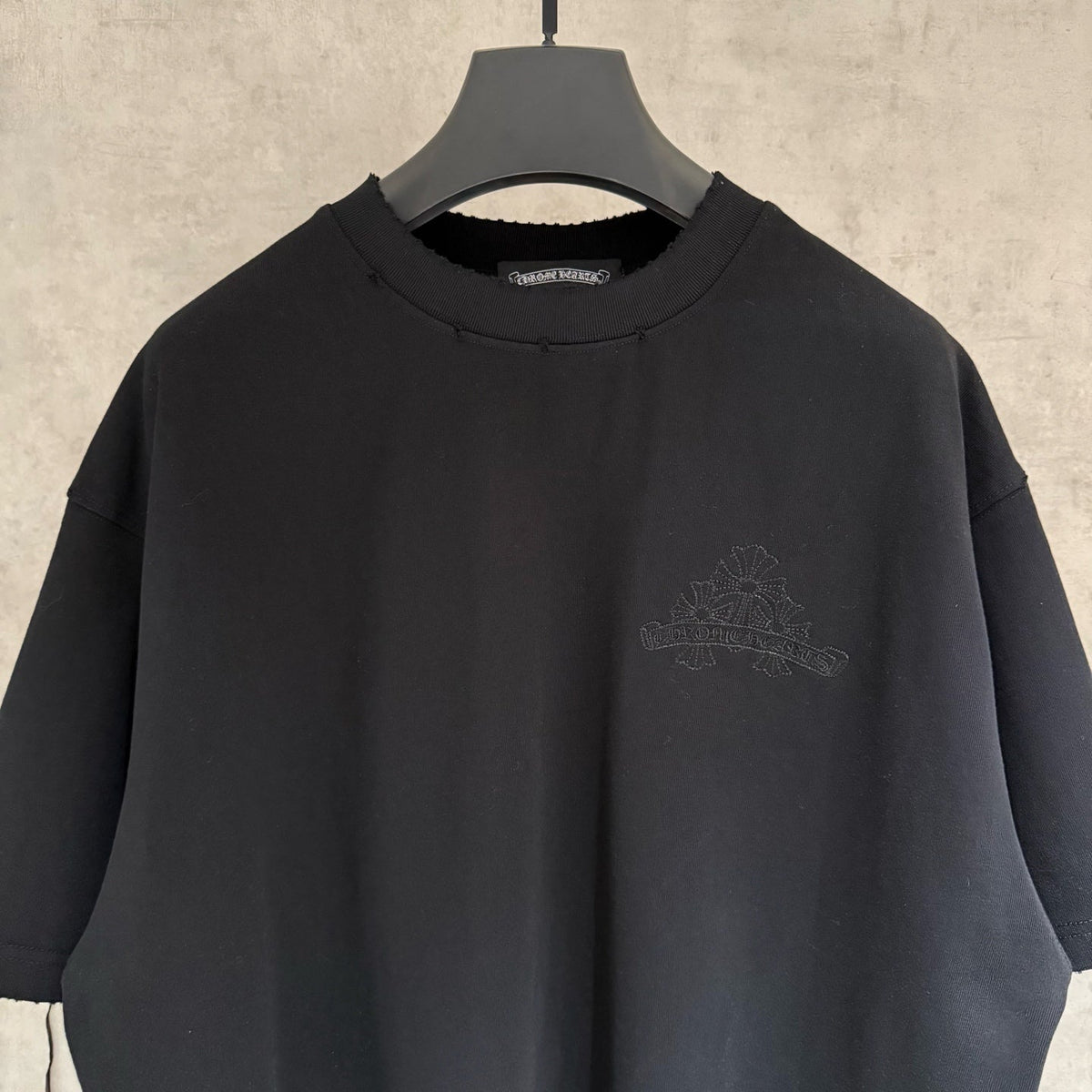 Embroidered short sleeved T-shirt