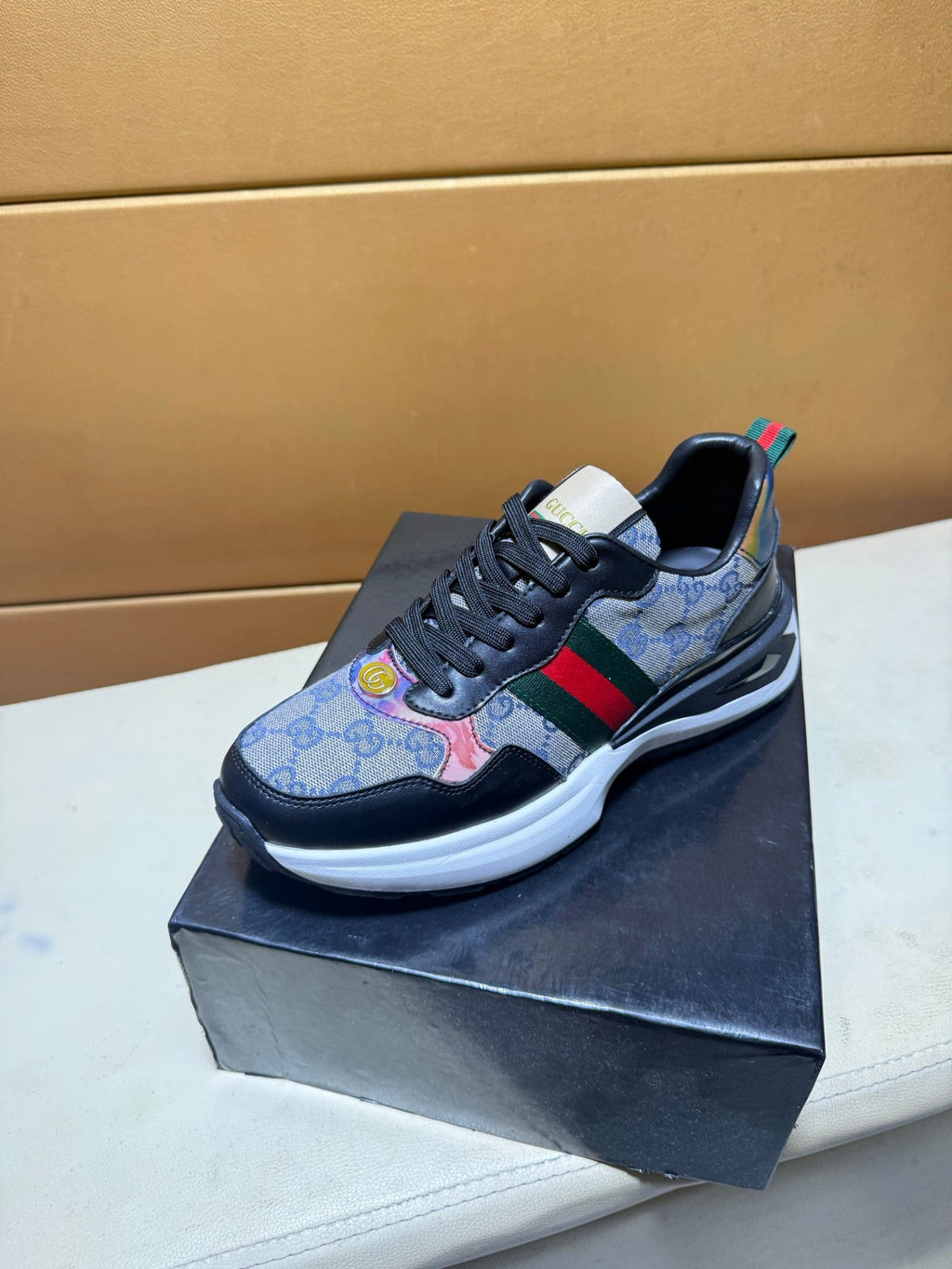 Unique modern style sports shoes