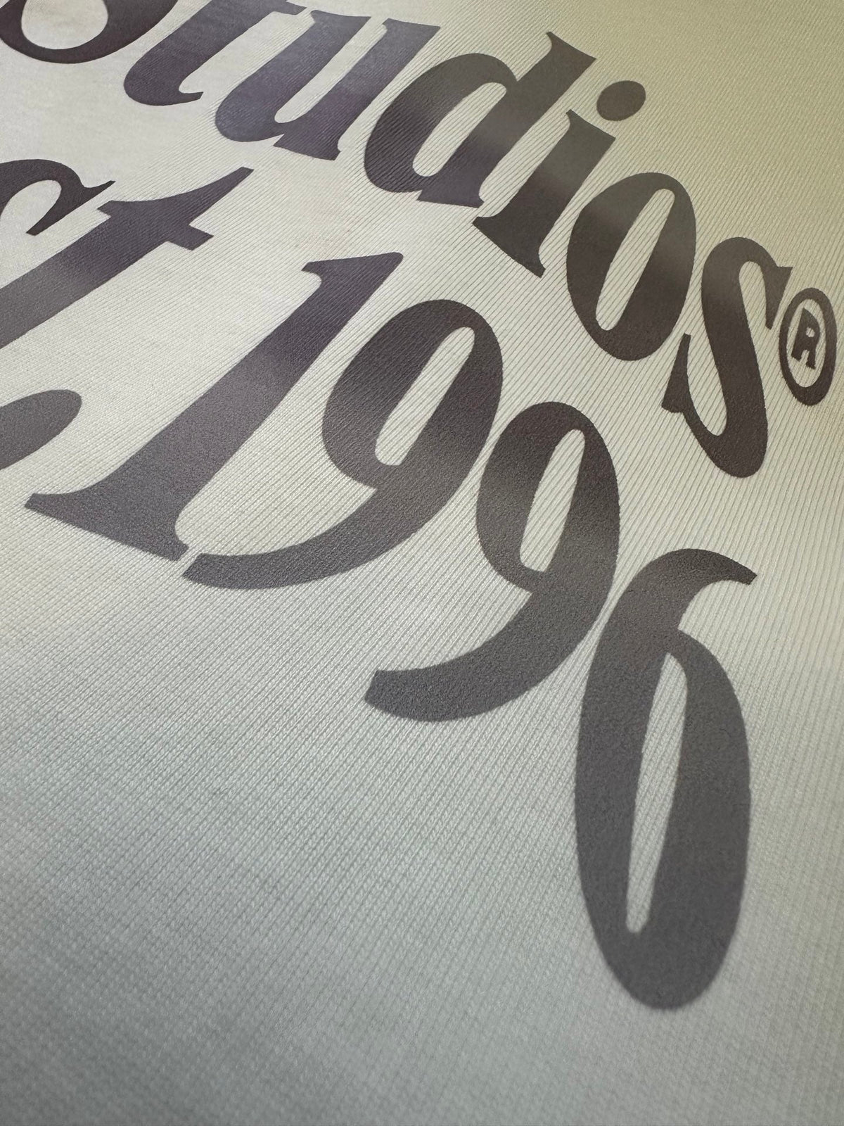 Large letter logo short sleeved T-shirt