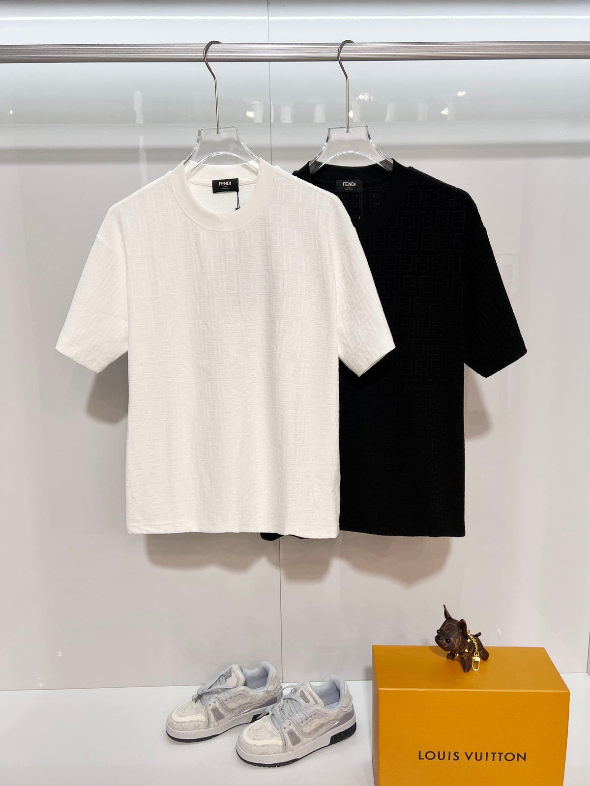 Full body double dark pattern jacquard letter l short sleeved t-shirt