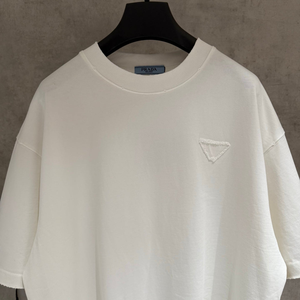 Front three-dimensional embroidery and back cloth embroidery T-shirt