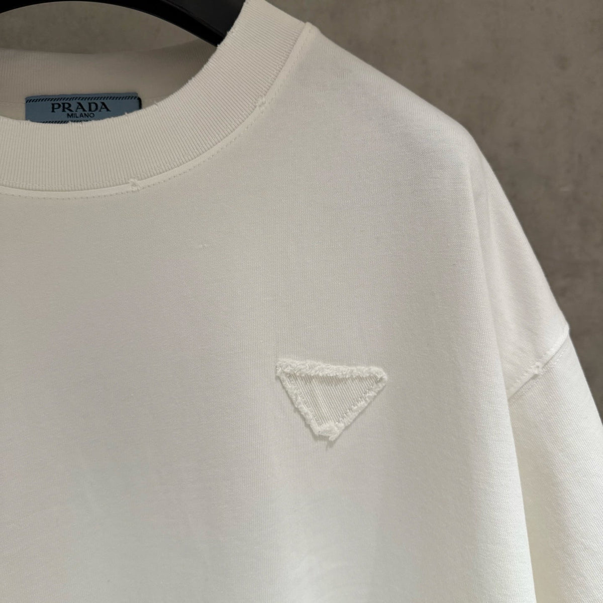 Front three-dimensional embroidery and back cloth embroidery T-shirt
