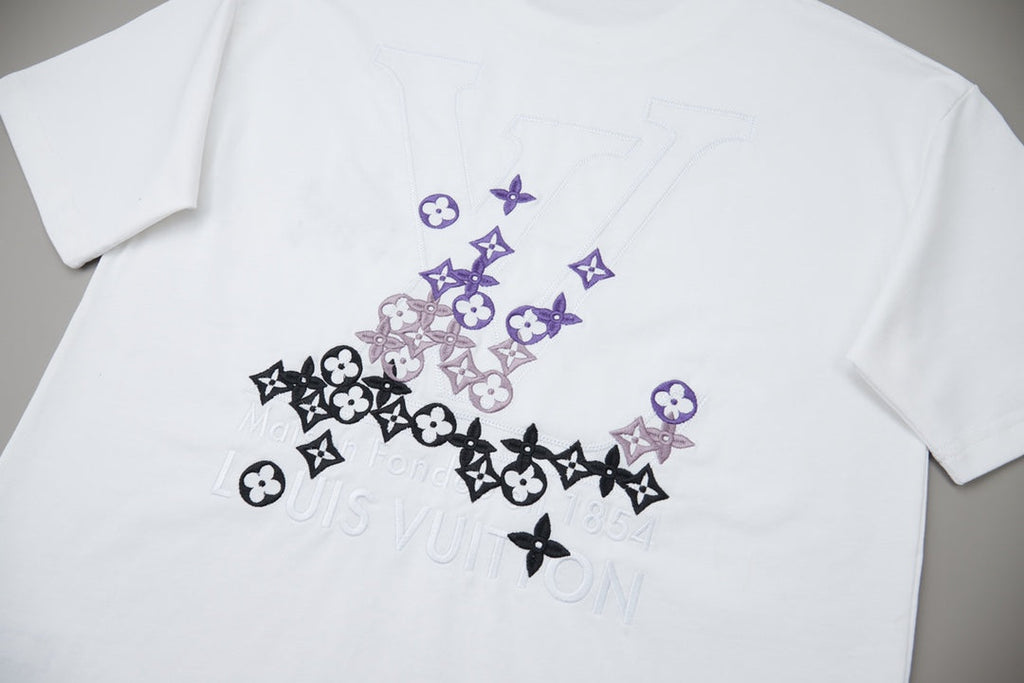 Contrast embroidered T-shirt