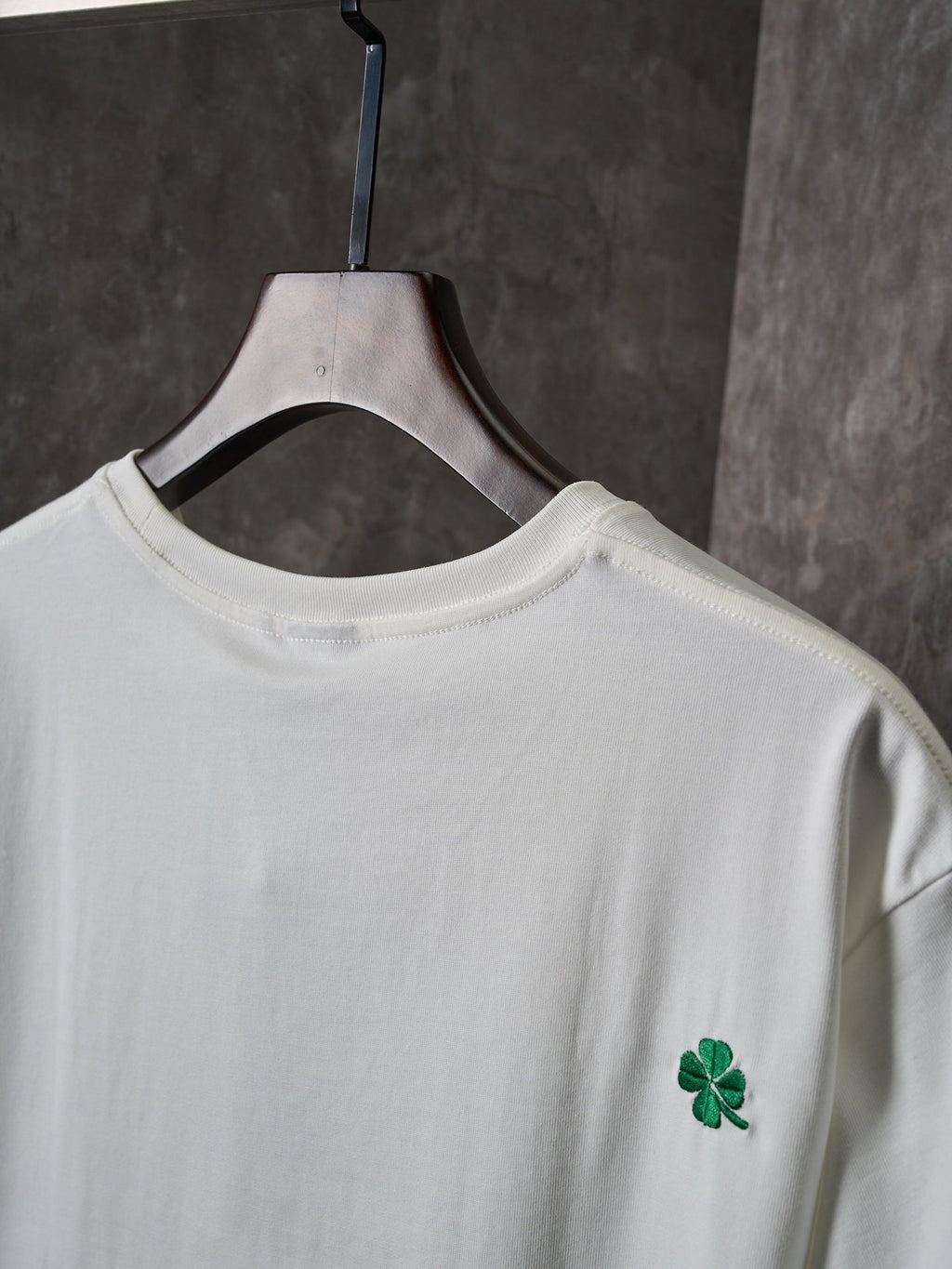 Four leaf clover embroidery pattern cotton loose round neck short sleeved T-shirt