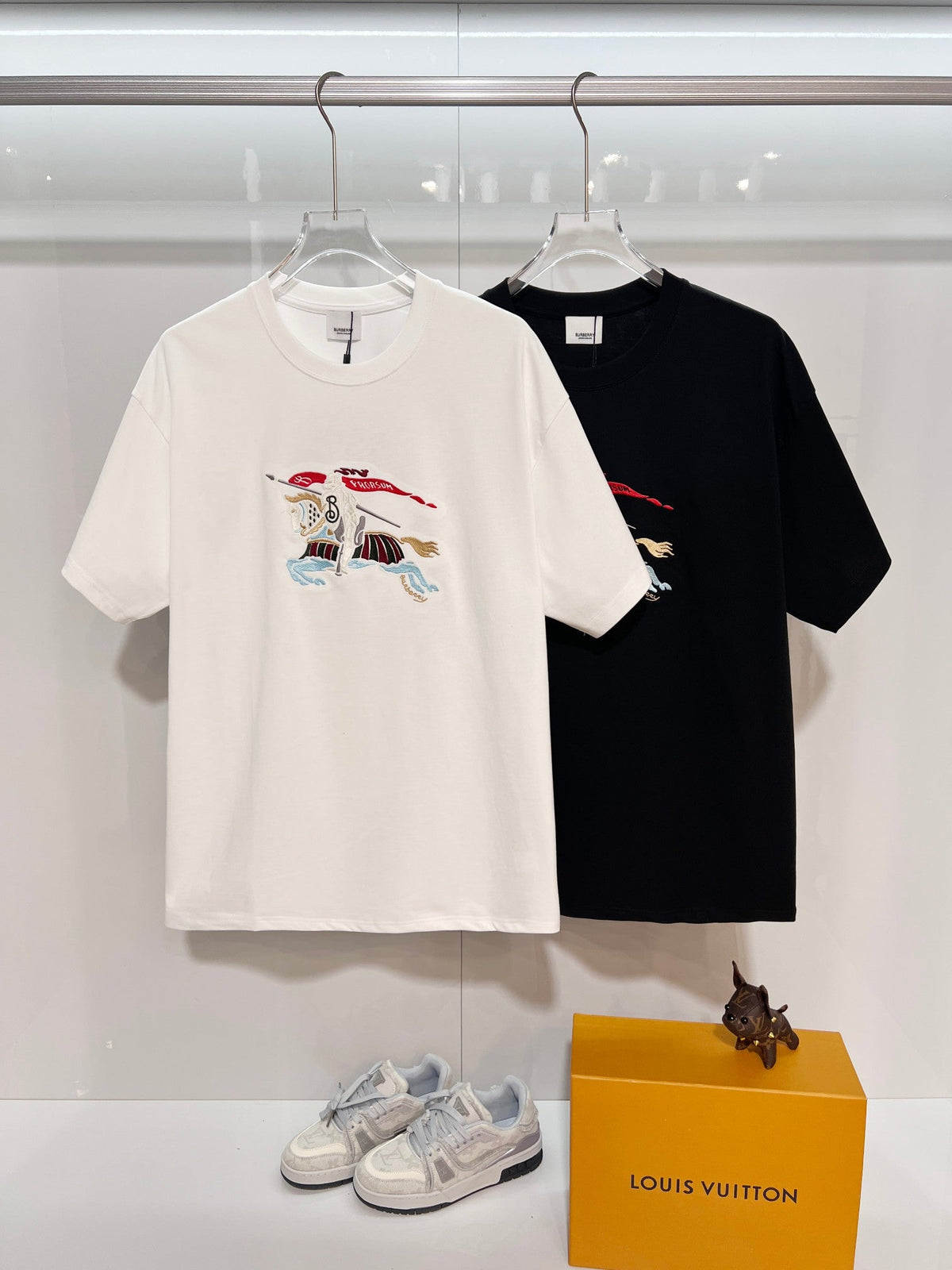 New color blocked ten thousand needle embroidered letter short sleeved shirt