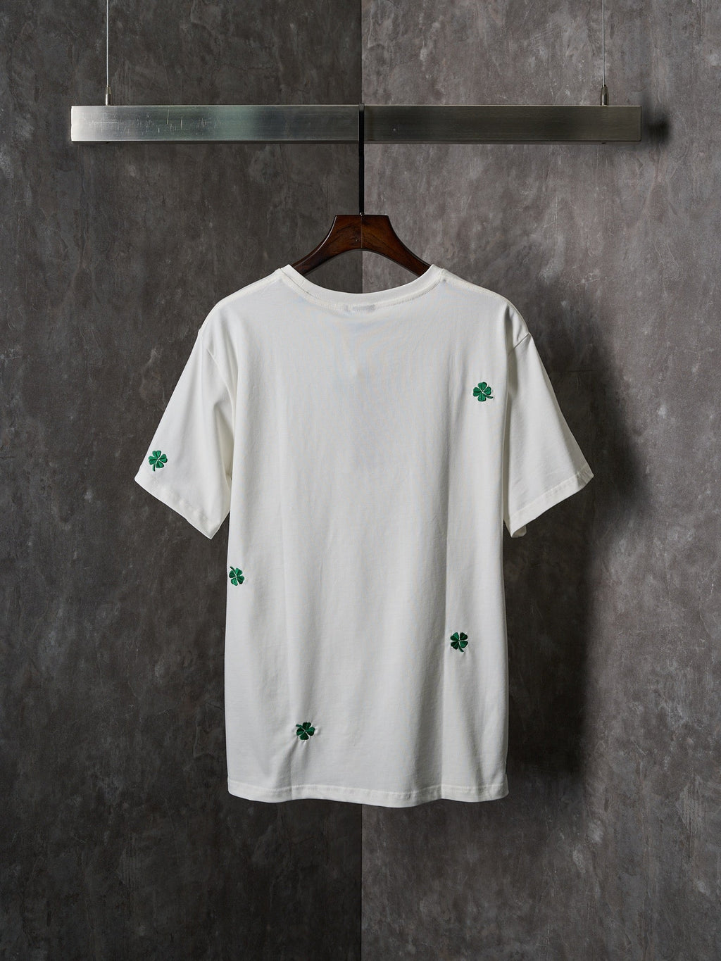 Four leaf clover embroidery pattern cotton loose round neck short sleeved T-shirt