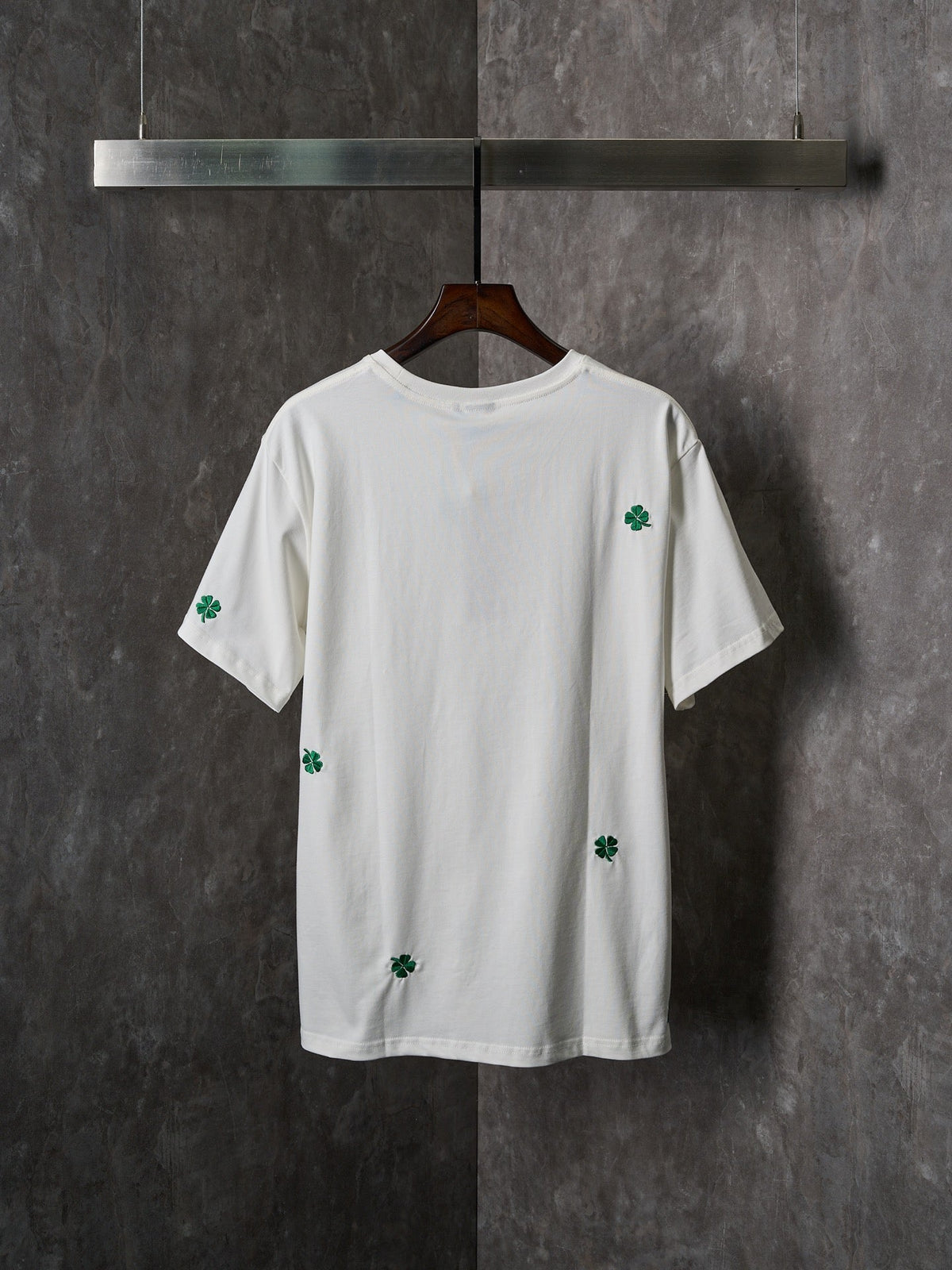 Four leaf clover embroidery pattern cotton loose round neck short sleeved T-shirt