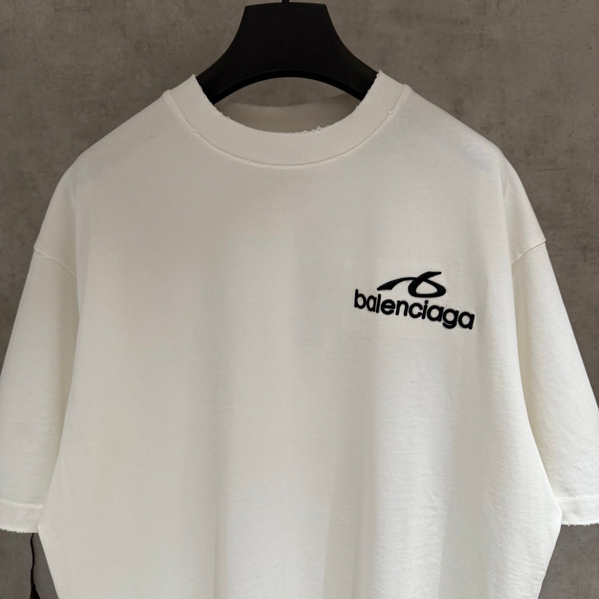Embroidered short sleeved T-shirt