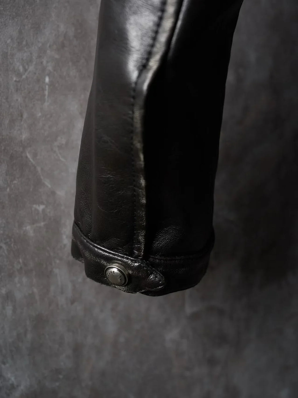 V-neck diagonal zipper used leather jacket