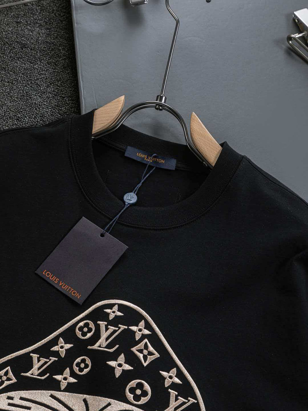 Mushroom on the chest 🍄 inlaid 🪡 Embroidered logo round neck short sleeved T-shirt