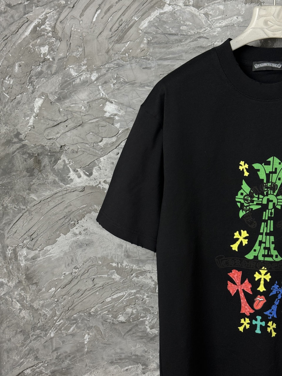 Classic short sleeved T-shirt with letter hot stamping technology