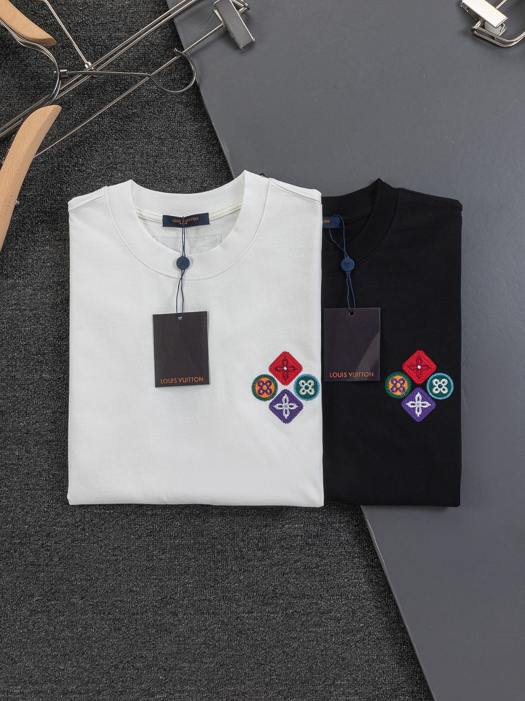 Four leaf clover embroidered round neck T-shirt