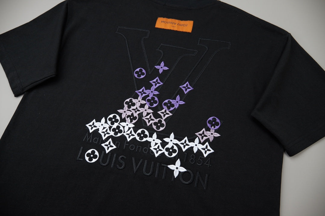 Contrast embroidered T-shirt