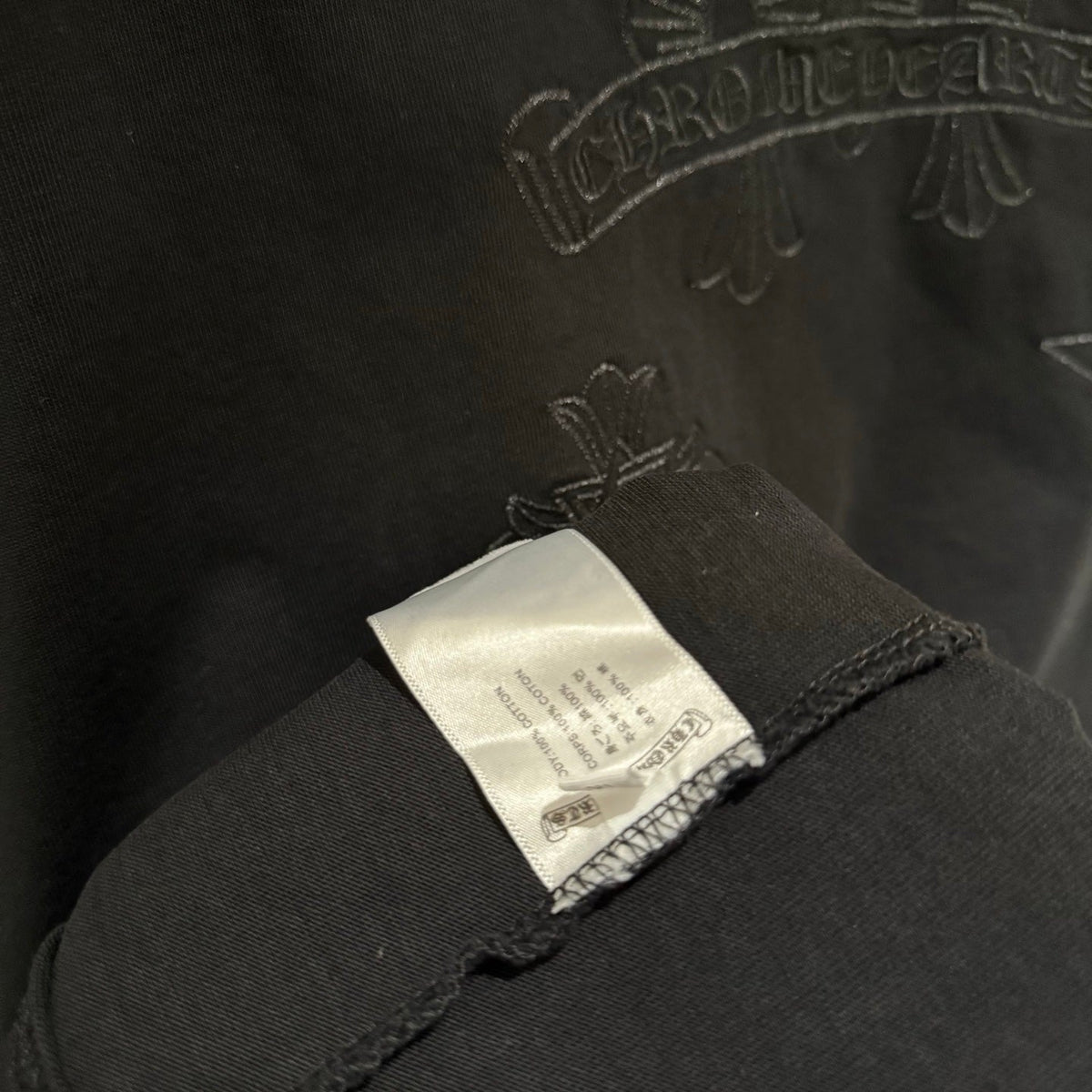 Embroidered short sleeved T-shirt