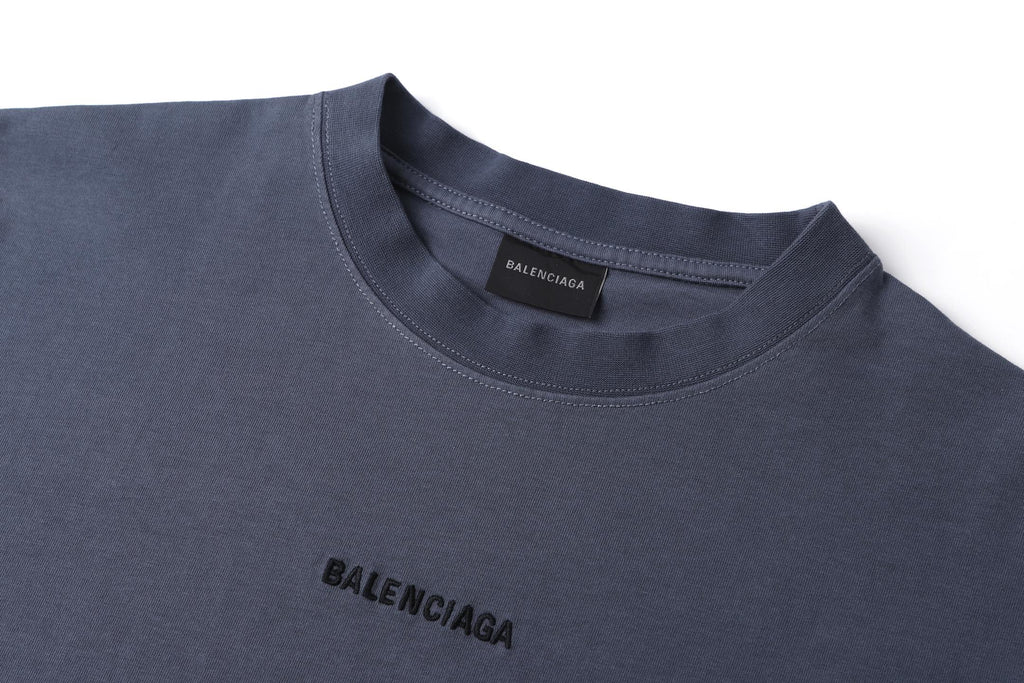 Color fading effect round neck embroidered short sleeved T-shirt