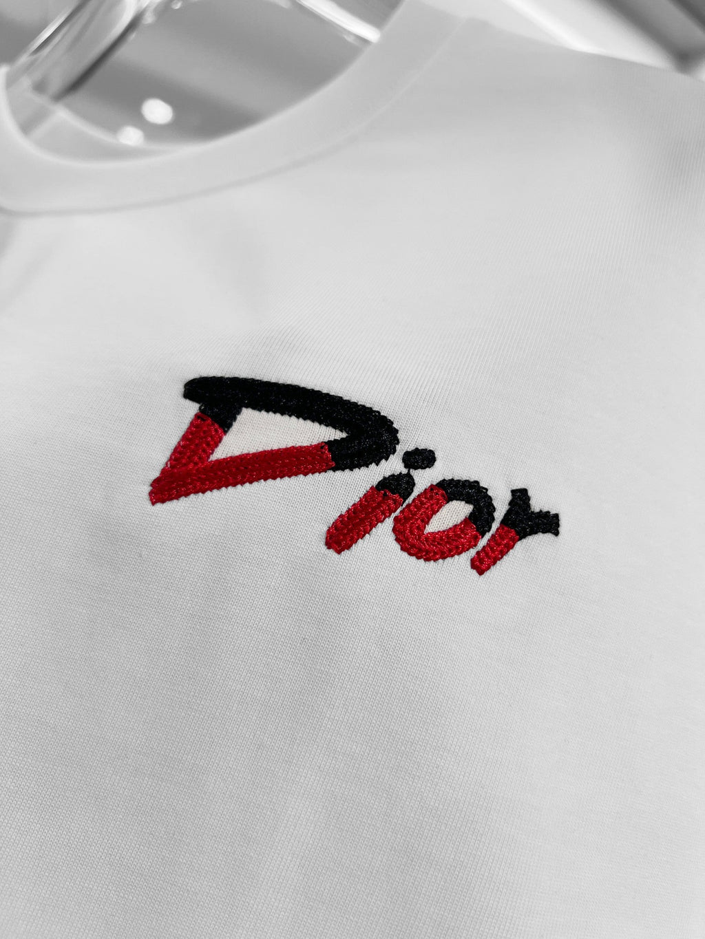 Embroidered bee letter short sleeved shirt
