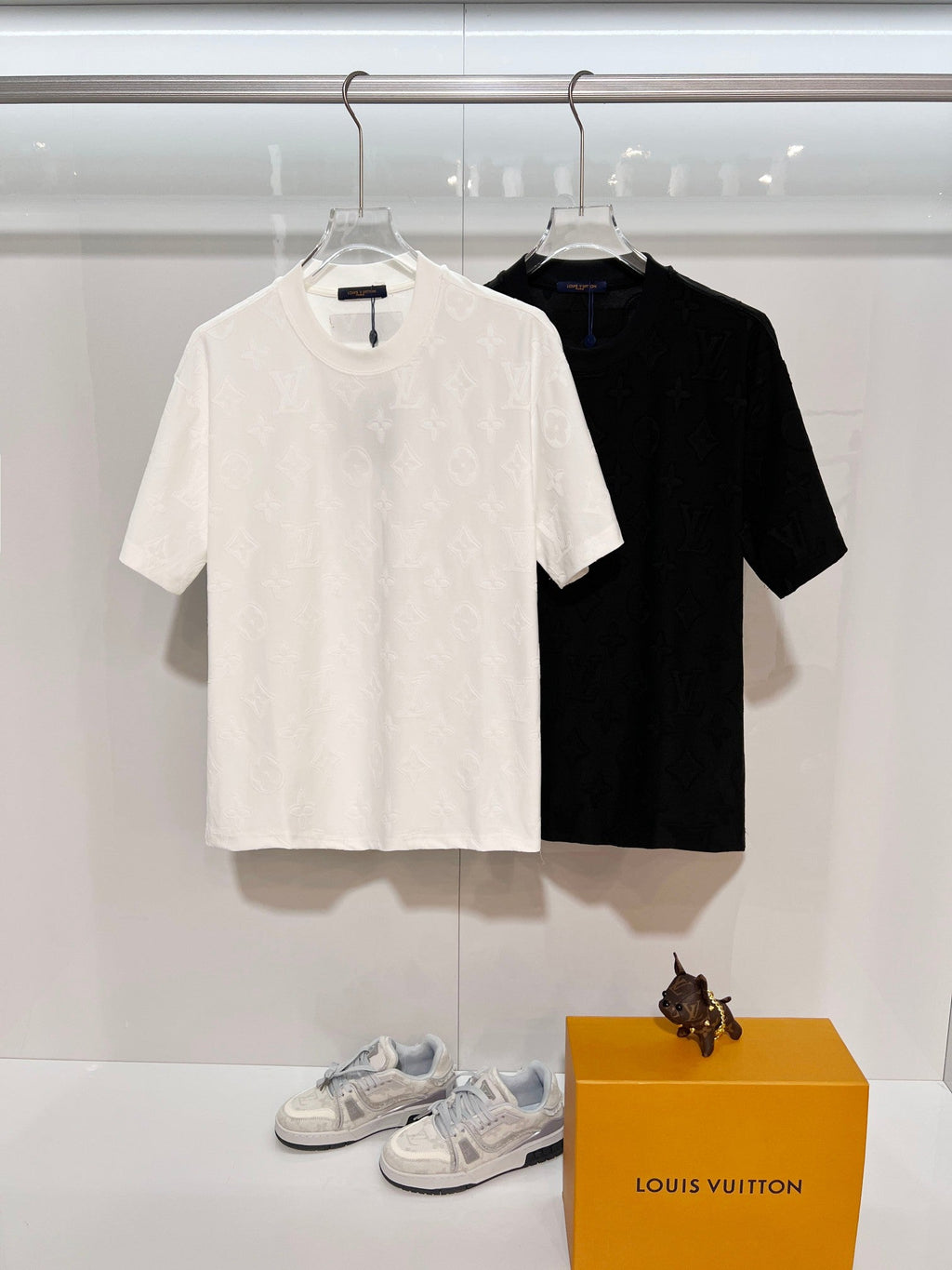Dark patterned jacquard short sleeved t-shirt