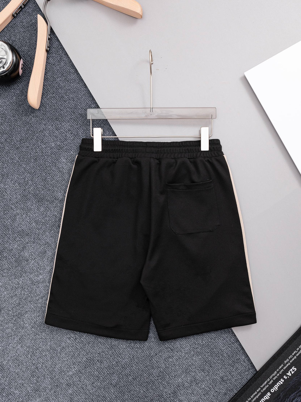 Knitted embroidery logo shorts