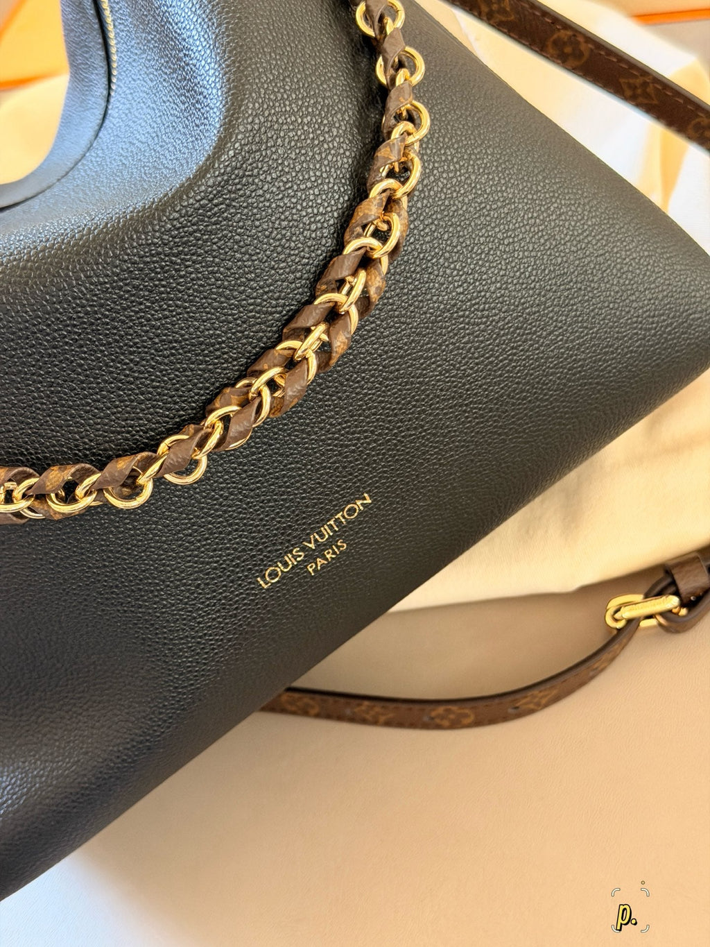 Pure black crescent chain tote bag
