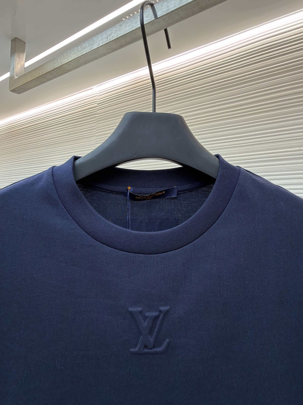 Embossed small label T-shirt