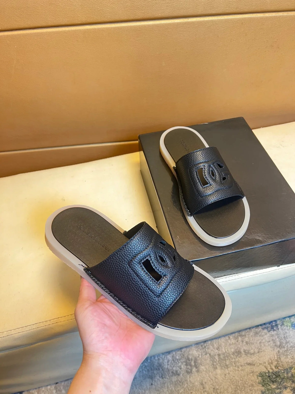 Men's spring and summer slippers