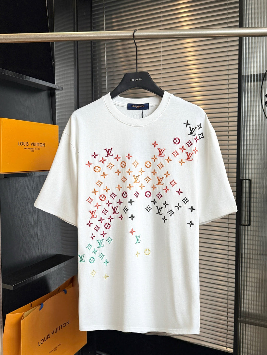 Full printed floral embroidery short sleeved tee