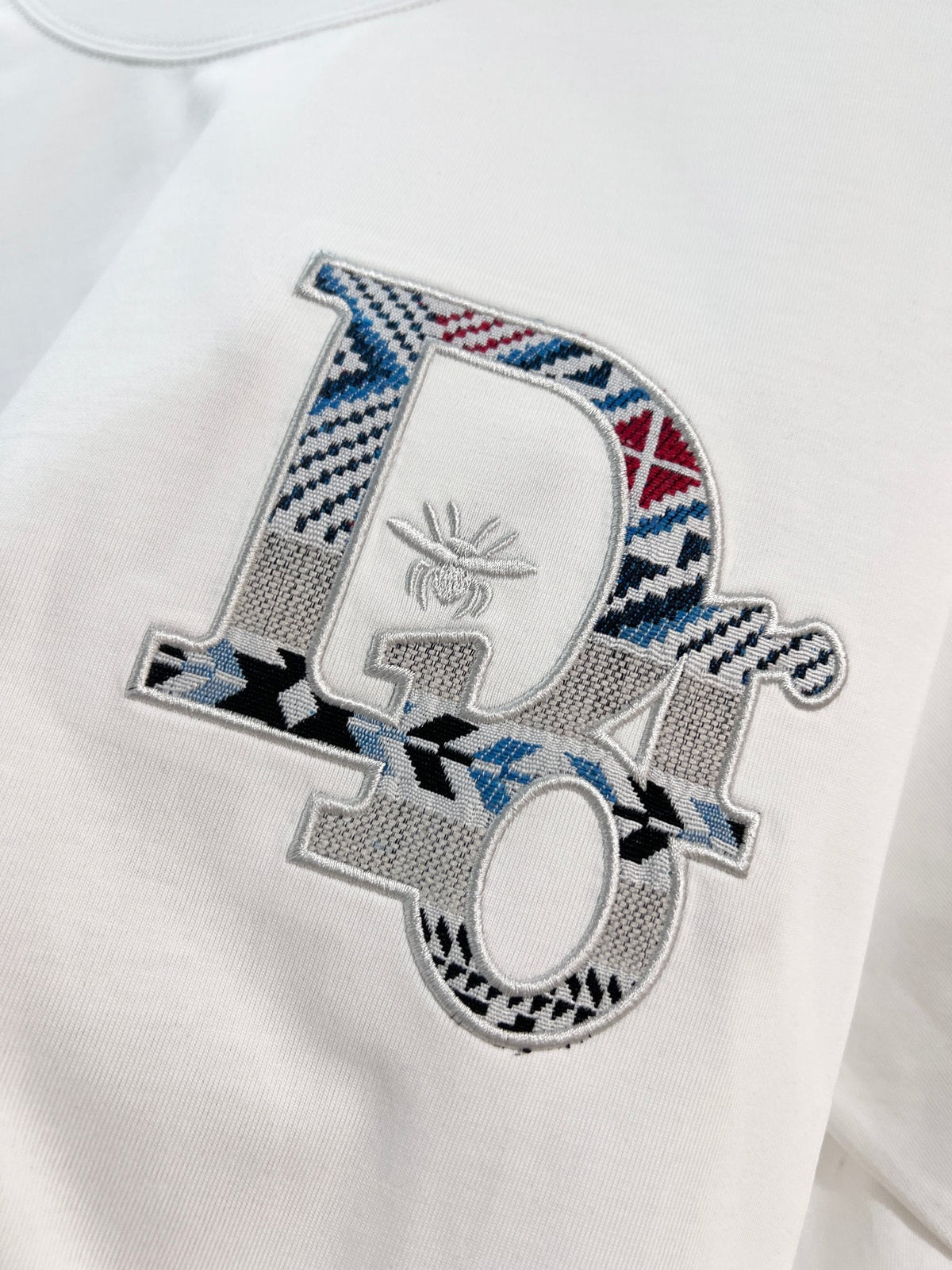 New Color blocked Ten Thousand Needle Embroidered Bee Letter Short Sleeve