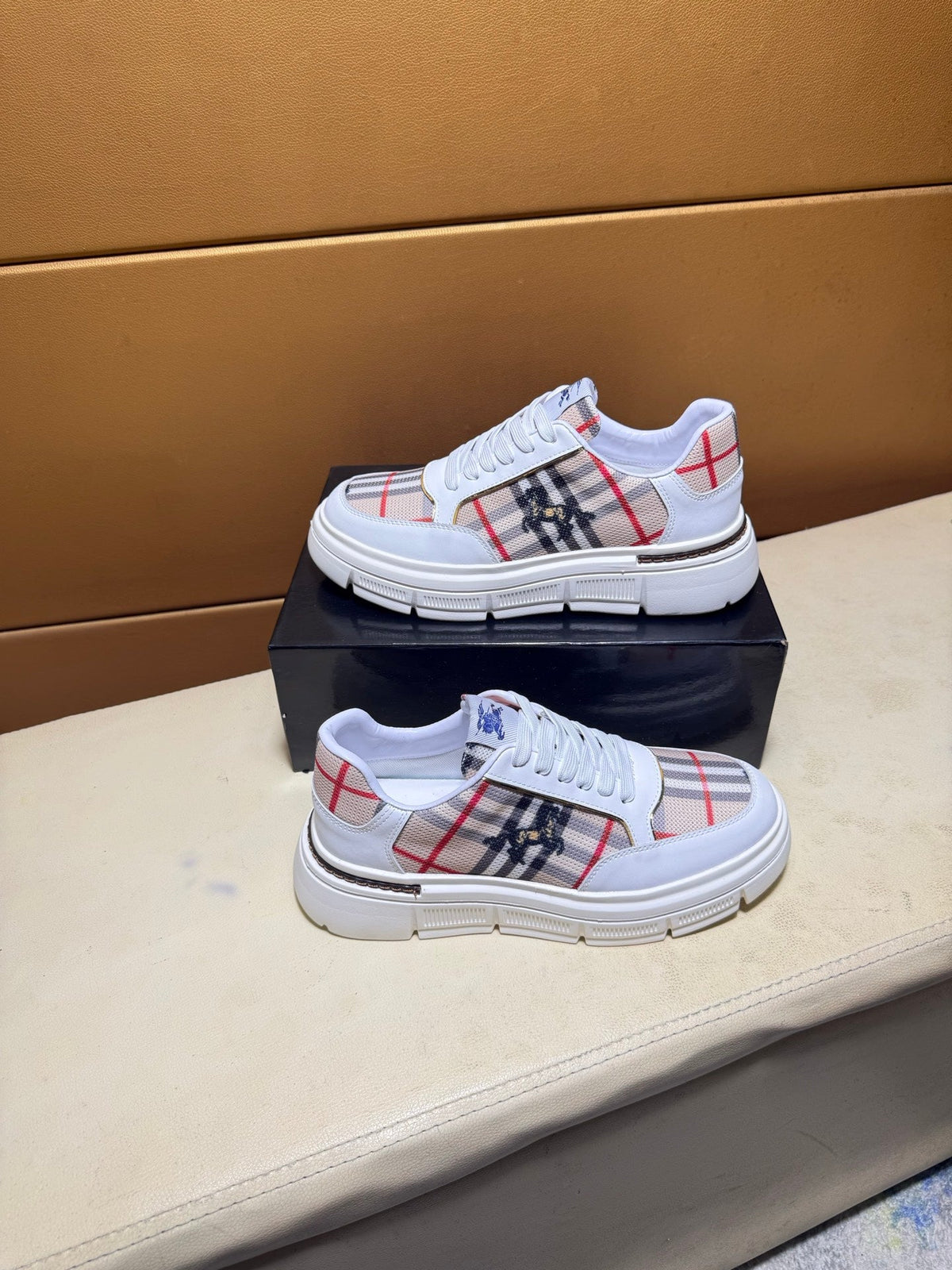 🏃 Casual shoes are a must-have for trendy men