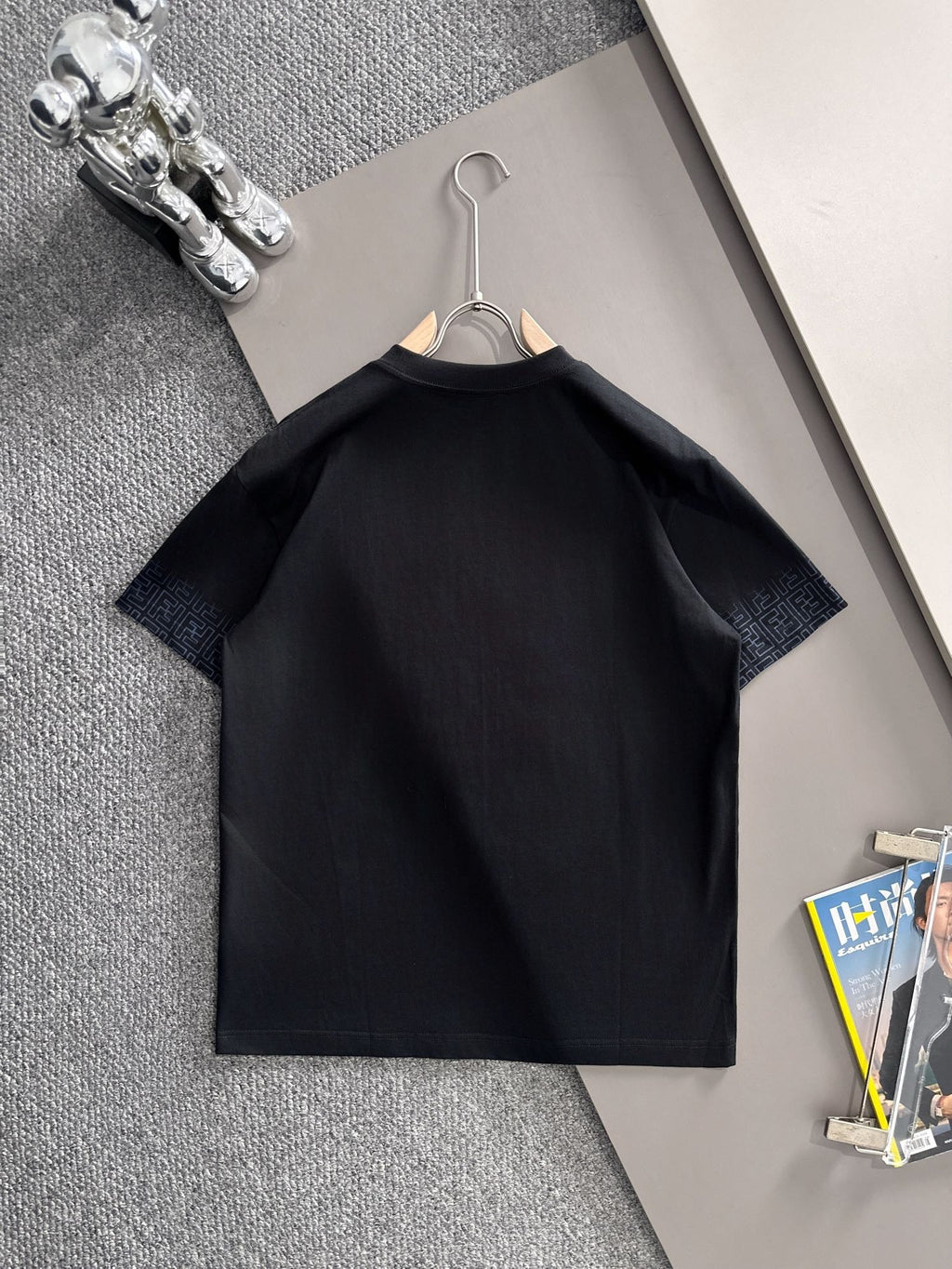 Leather granule embroidered letter short sleeved t-shirt