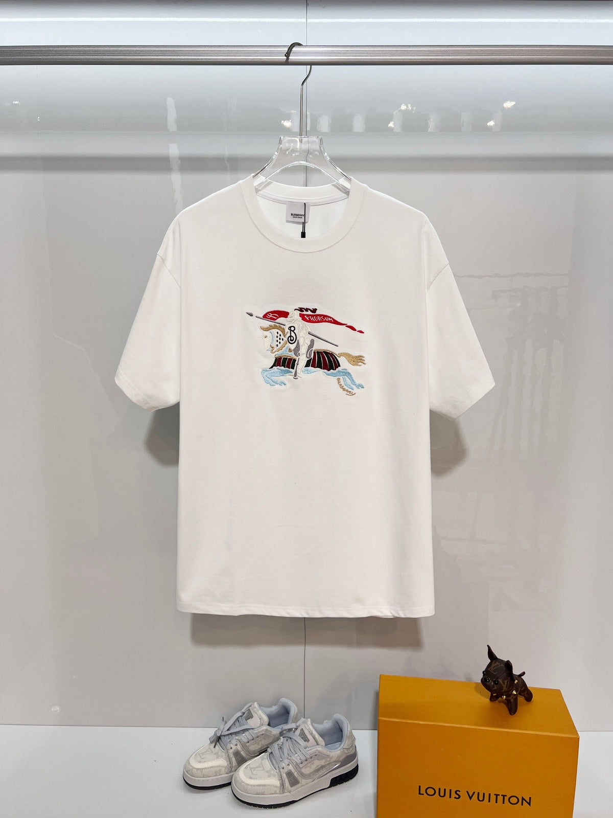New color blocked ten thousand needle embroidered letter short sleeved shirt
