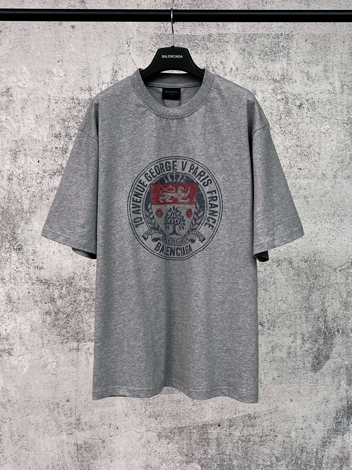 New Front Retro Badge Icon Printed T-shirt