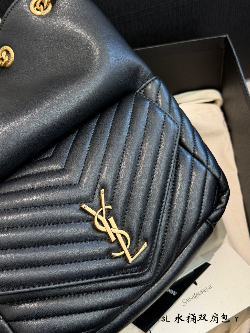 Vertical V-shaped bucket bag with double shoulder