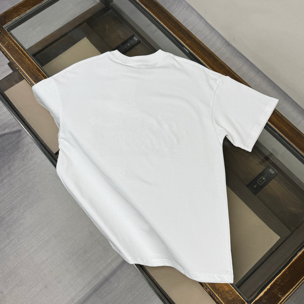 Latest short sleeved round neck T-shirt