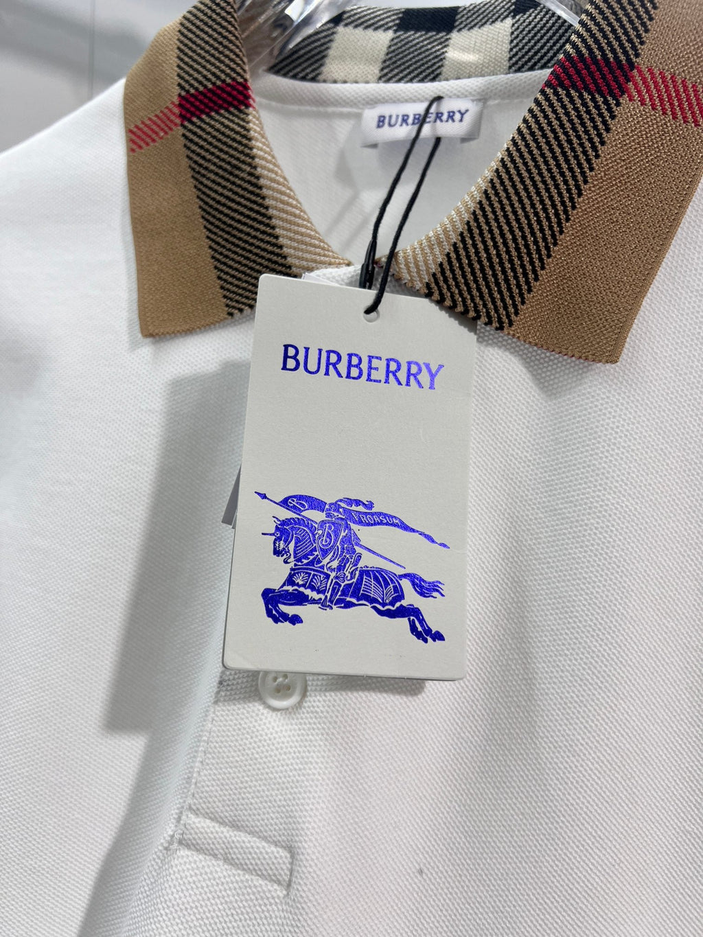 Minimally spliced contrasting plaid collar with letter polo shirt