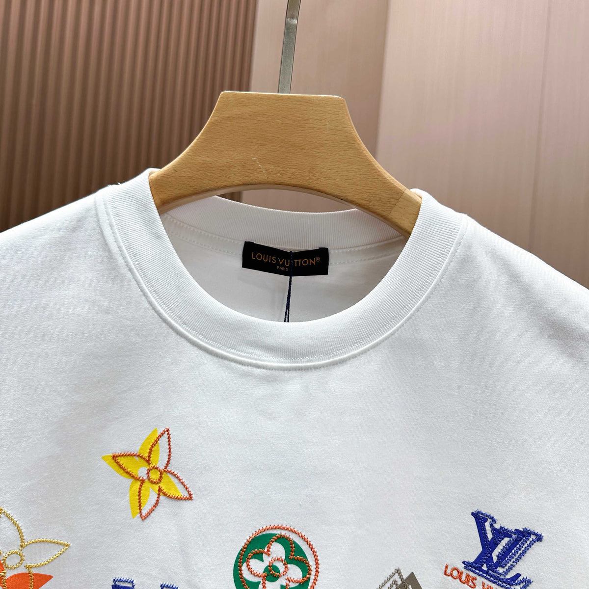 Spring and summer new embroidered round neck short sleeved T-shirt