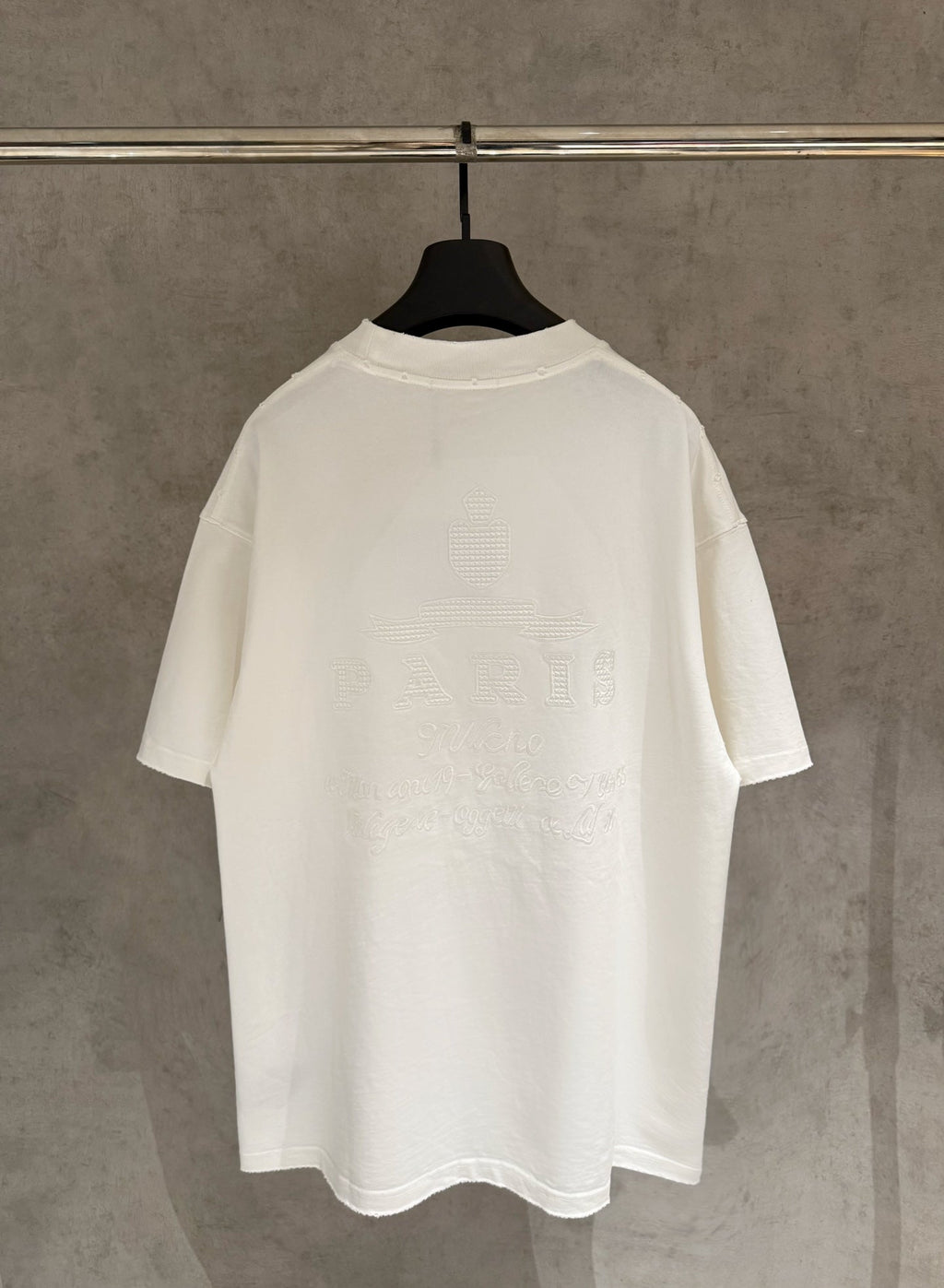 Front three-dimensional embroidery and back cloth embroidery T-shirt